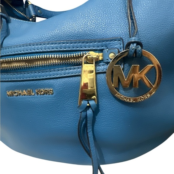 Michael Kors Sky Blue Hobo Bag with Pebbled Leather - Picture 2 of 5